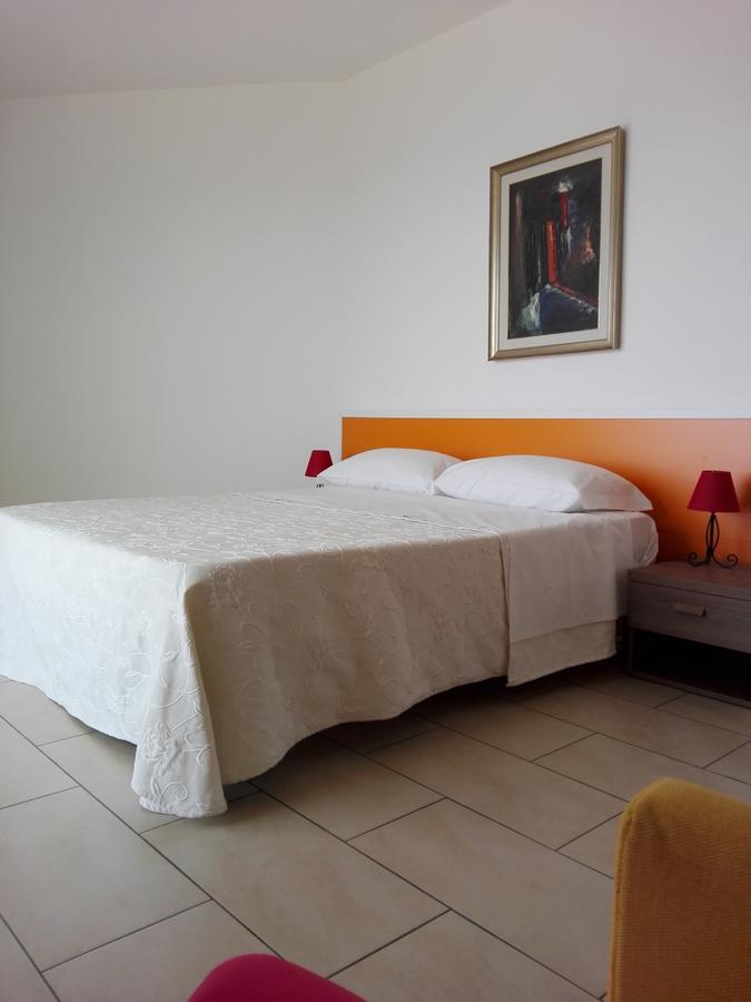 La Nave Sul Mare Di Taormina Bed & Breakfast Летояни Екстериор снимка